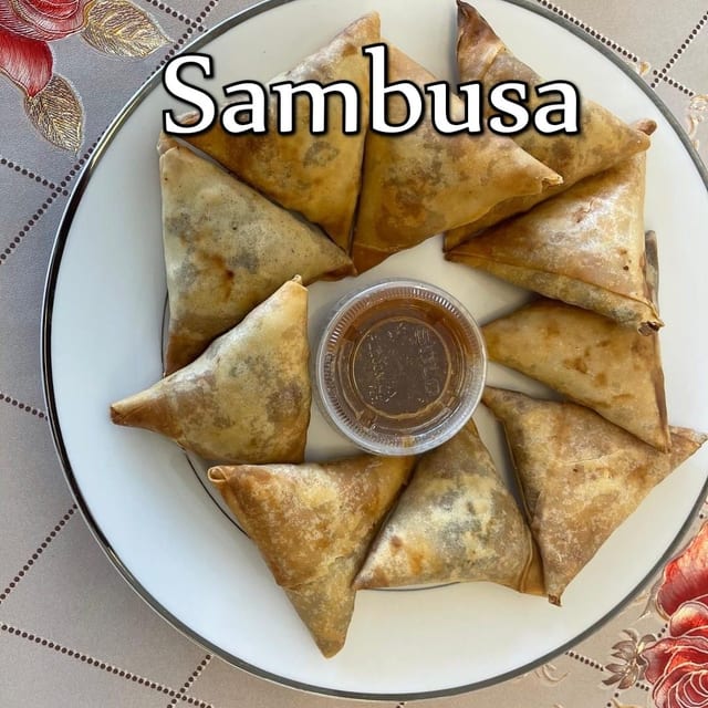 Sambosa (Internal: Samosa chicken/beef/lentil).